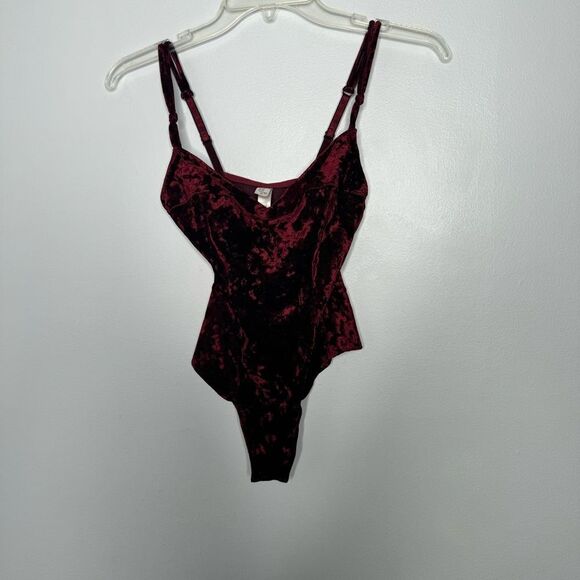 Victoria’s Secret red velvet bodysuit size 34B - Picture 1 of 4